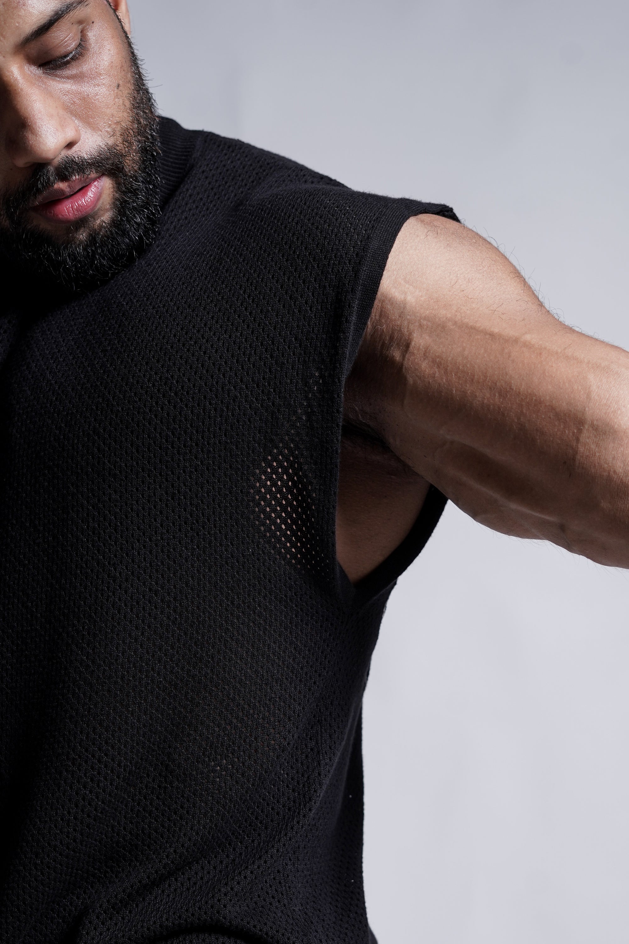 DROP SHOULDER KNIT CUT-OFF - BLACK