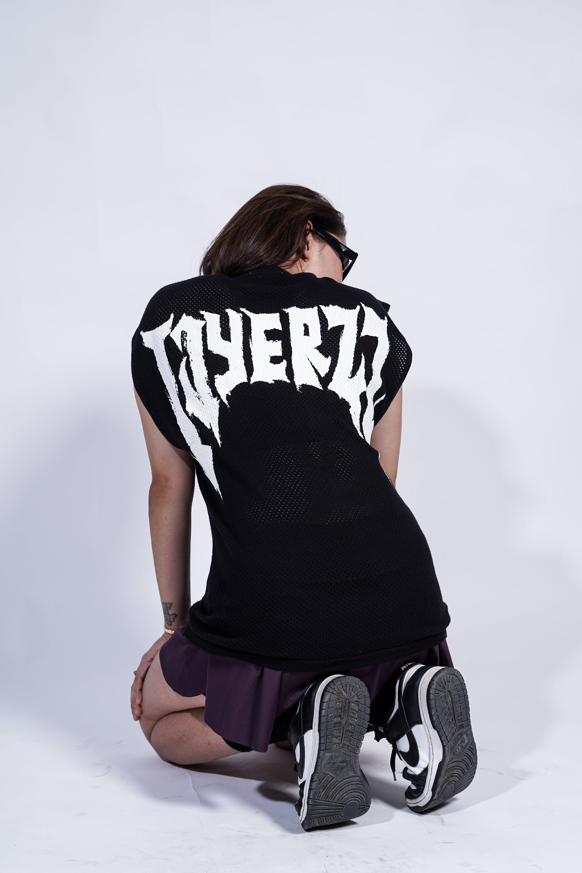 DROP SHOULDER KNIT CUT-OFF - BLACK
